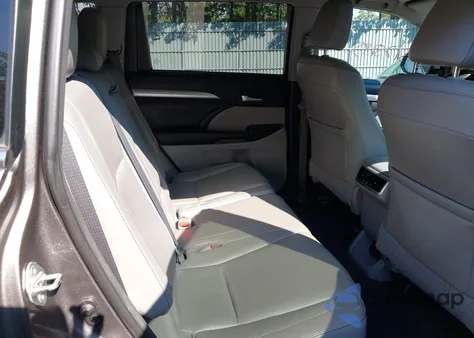 2016 Toyota Highlander Xle V6 z USA, uszkodzony, nr VIN 5TDJKRFH1GS301433